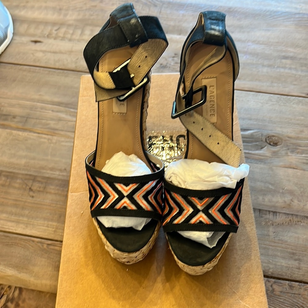 L’Agence wedges